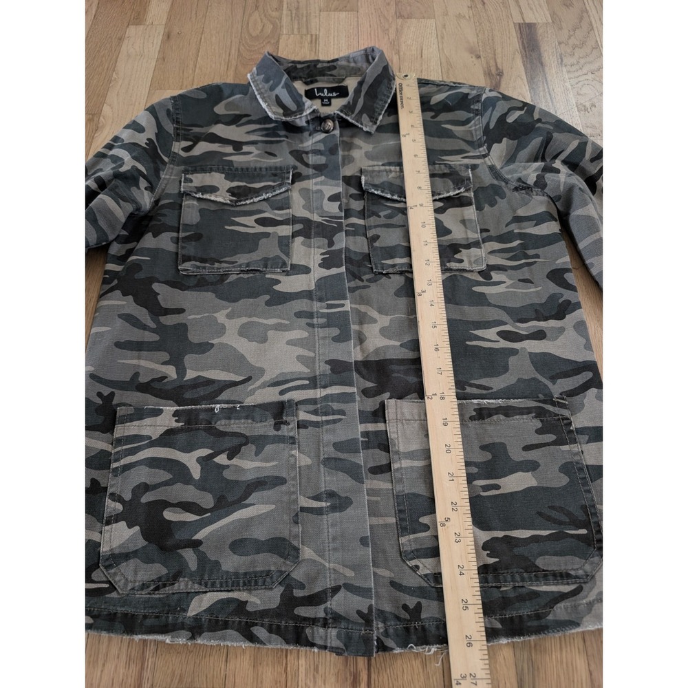 Lulus Camo Chore Jacket Shacket Lightweight Distressed Long Sleeve Womens Medium - Picture 4 of 16